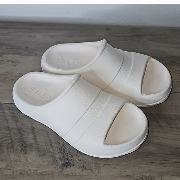 NEW Sperry Slip-on Shoes - Picture 1 of 5